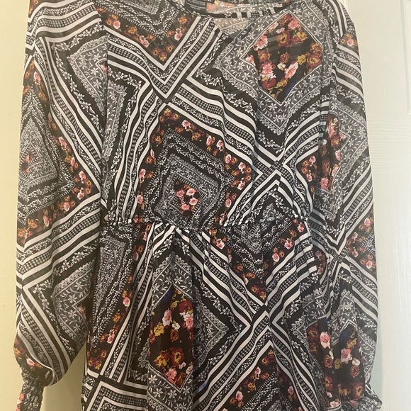 Fire Los Angeles Black multi boho. Small. Lined. 100% polyester - Picture 2 of 3